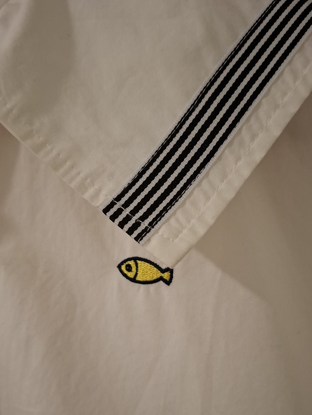 Korean White Cotton Button-up Sailor Shirt with Embroidered Fish (Size M/L) - Picture 3 of 8